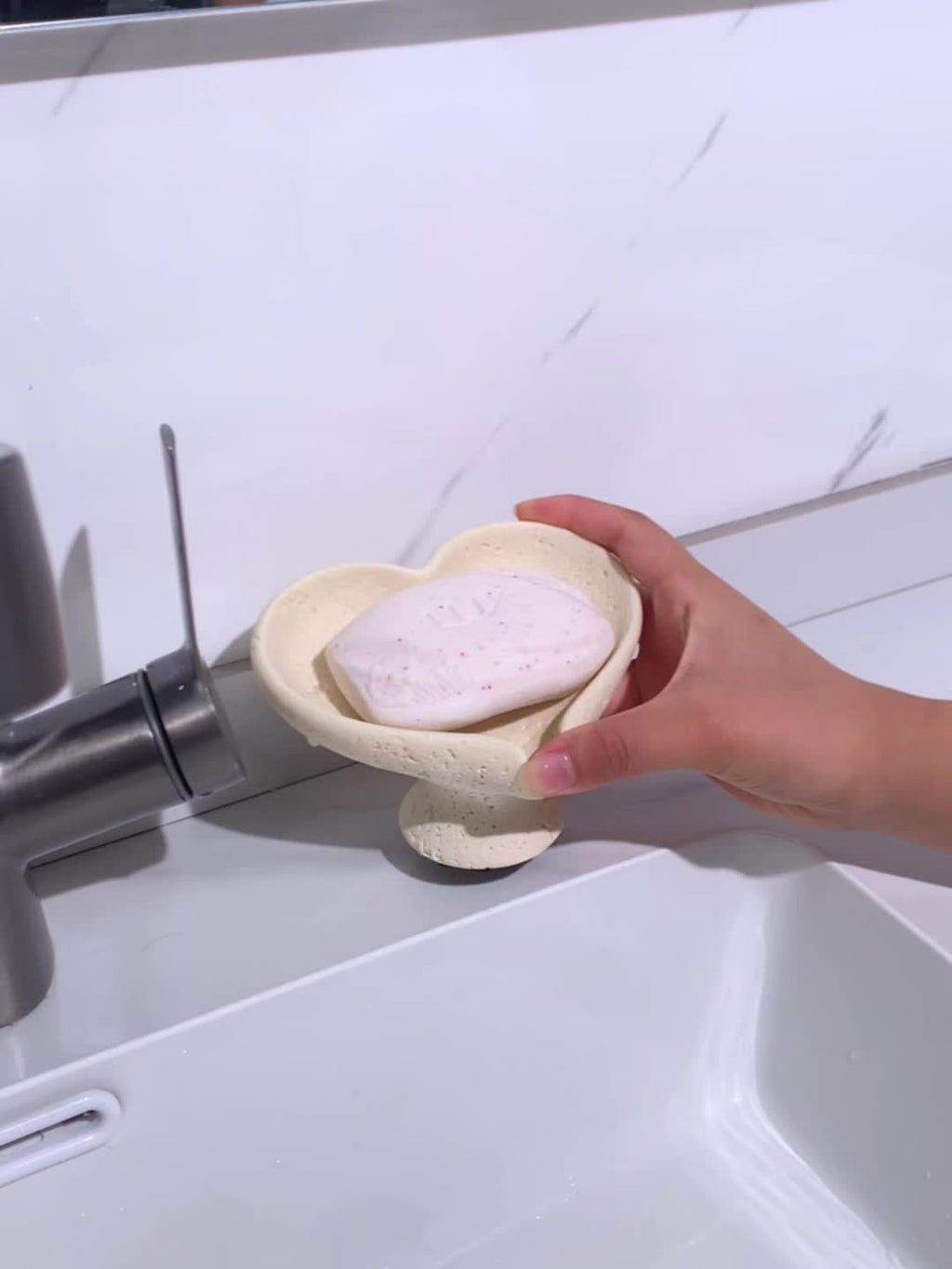 Unique Valentine's Gift Heart Soap Dish, Resin, Holiday Gifting, Bathroom Decor - Heart-Shaped Solid Resin Soap Dish, Unique Design, Trendy & Elegant